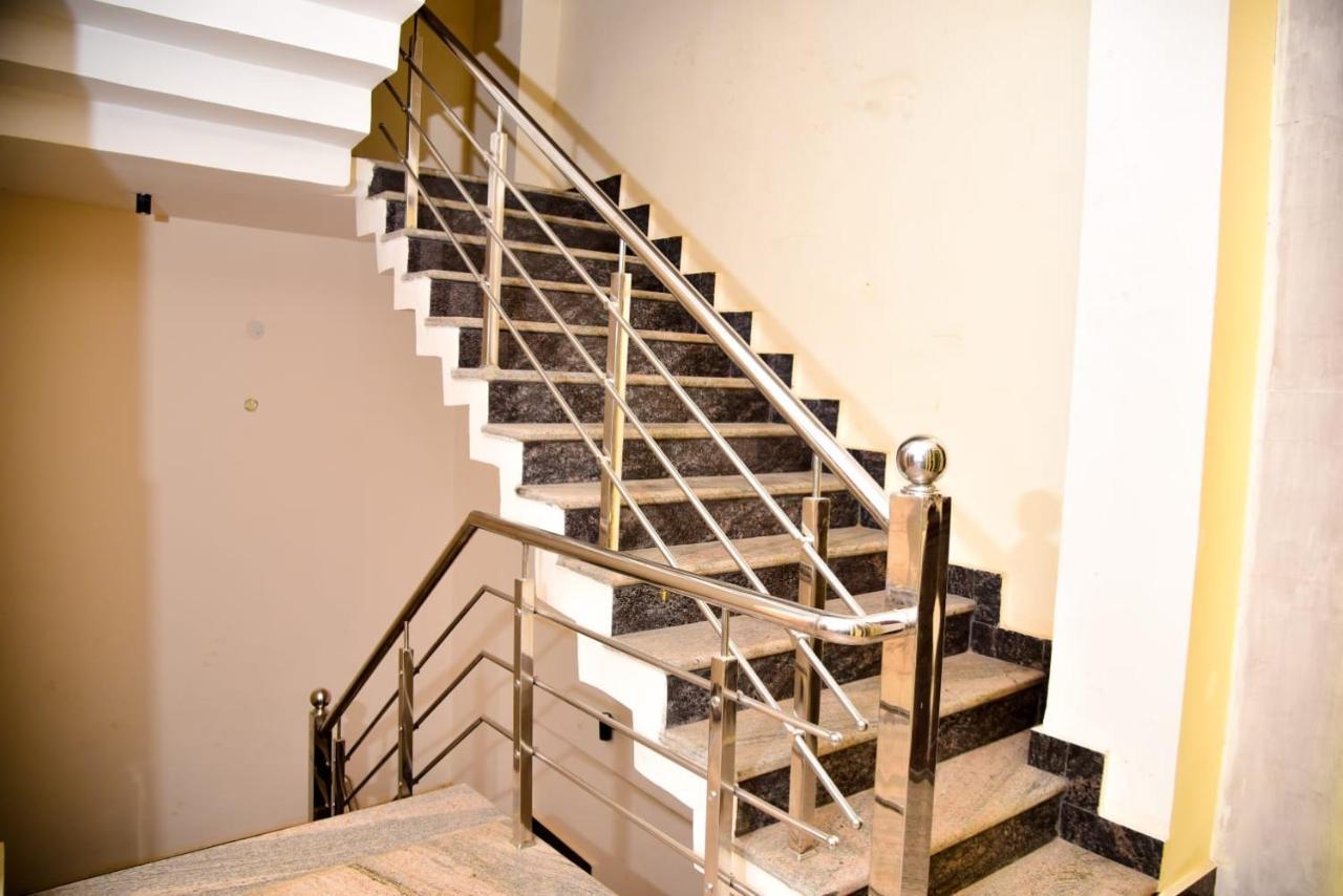 Hotel Olive Crown Lucknow Exterior foto